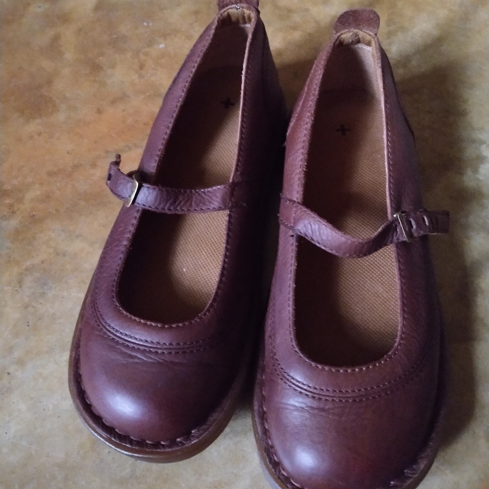(SOLD) EUC Dr Martens INA Brown Leather Textured Mary Janes